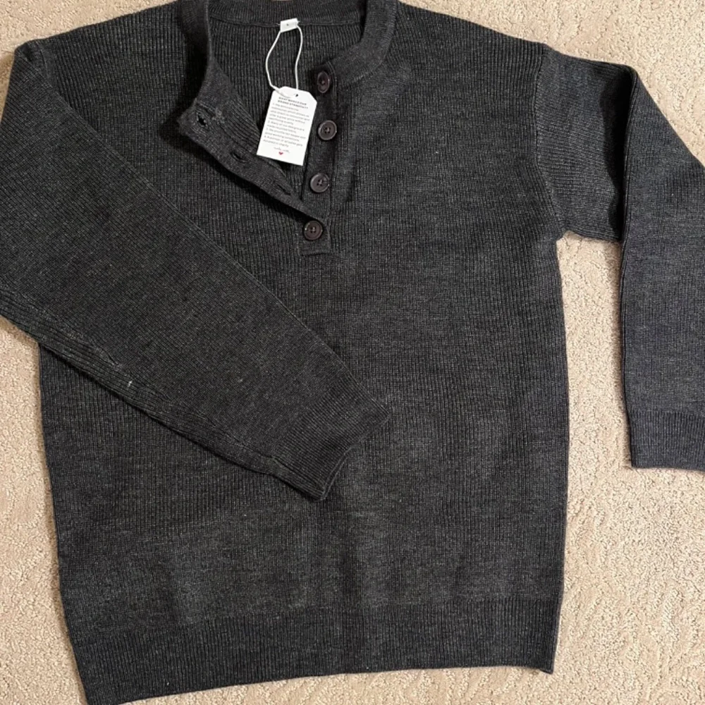 Sweater - Picture 3 of 3